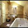 Nyaralás a Balatonnál az Ipoly residence szállodában Balatonfüreden, szép és tágas fürdőszoba a Balatonnál az Ipoly hotelben