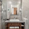 Balatoni Sirius hotel szép fürdőszobája 